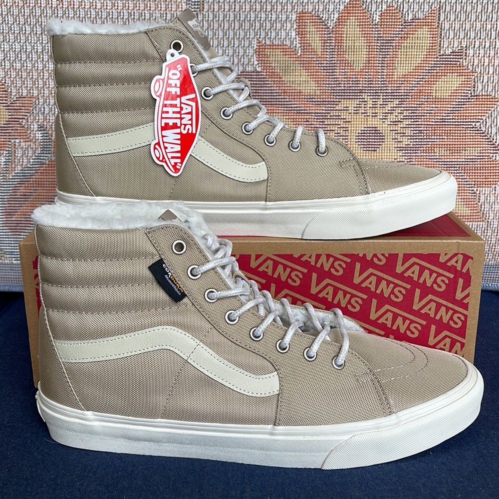 Vans Men’s Sk8-Hi
Cordura Sherpa Walnut
VN0A4BVTINU
Sneakers